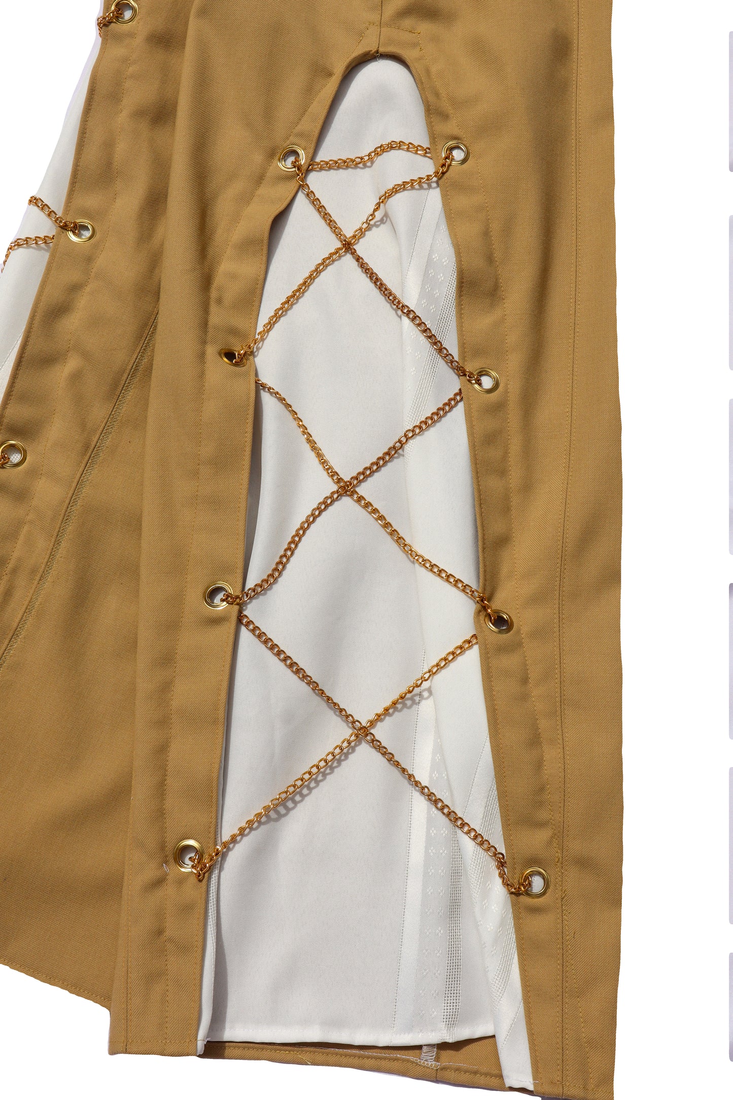 “Split chain” beige pants